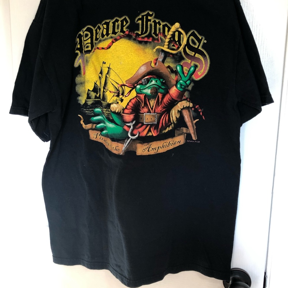🦄 $5 w/ bundle!* Pirate Peace Frogs T-shirt
